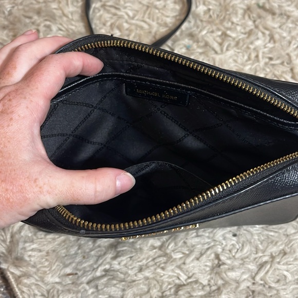 Michael kors black gold chain crossbody READ - Picture 5 of 7